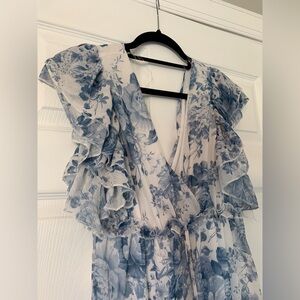 🤍🩵 NWT beautiful blue and white maxi dress 🩵🤍